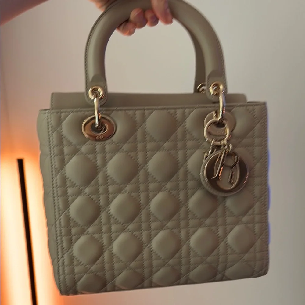 Dior Beige Lambskin Lady Dior Medium - Picture 2 of 6